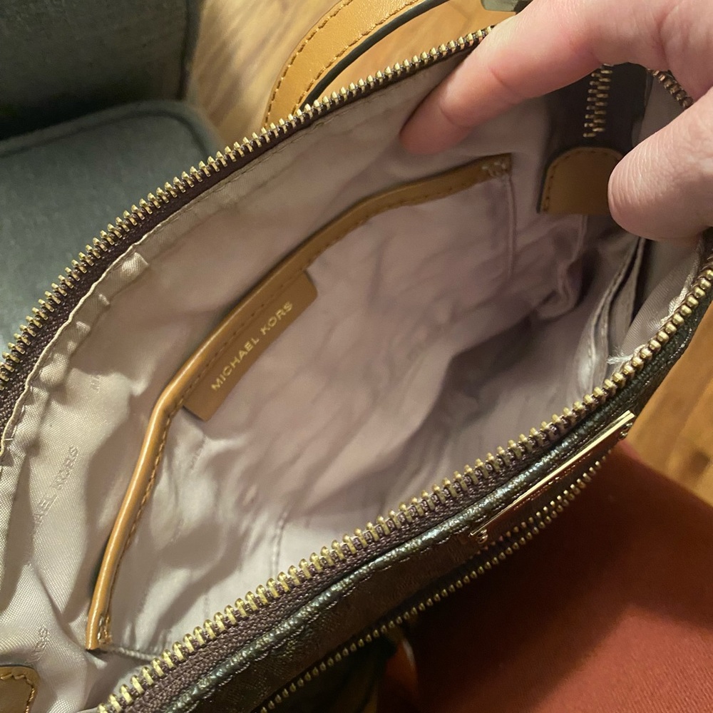 Purse - Picture 2 of 2